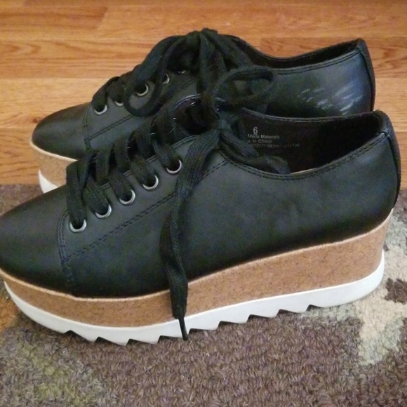 Platform sneakers - Picture 2 of 3